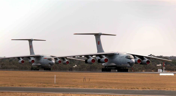 中國運輸機抵澳洲空軍基地參加搜救2