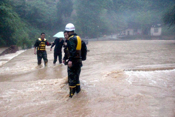 貴州多地持續(xù)強(qiáng)降雨-商鋪民房被淹-6