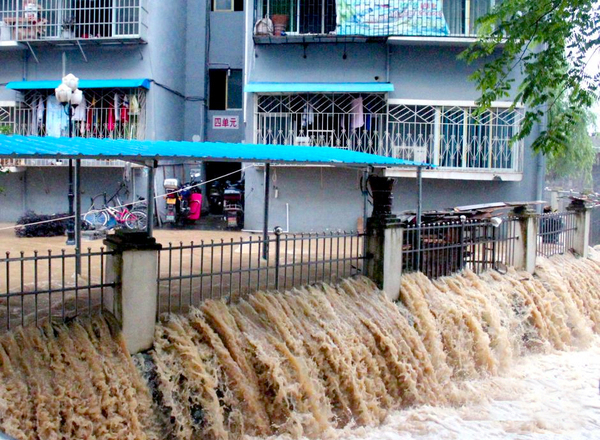 貴州多地持續(xù)強(qiáng)降雨-商鋪民房被淹-3