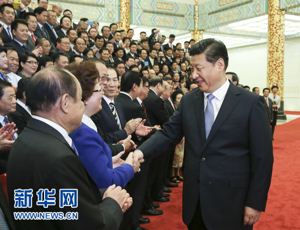 6月6日，中共中央總書記、國家主席習近平在北京會見第七屆世界華僑華人社團聯(lián)誼大會代表。新華社記者 蘭紅光 攝1