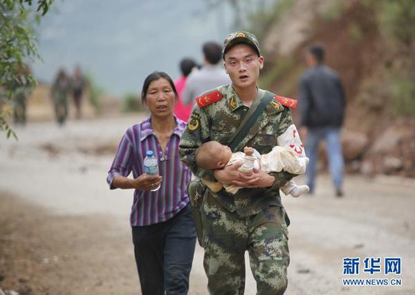 魯?shù)榈卣鹨阎?67人遇難 現(xiàn)場(chǎng)救援圖8