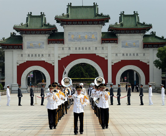 臺軍方在臺北“國民革命忠烈祠”舉行入祀典禮。臺灣“中央社”圖