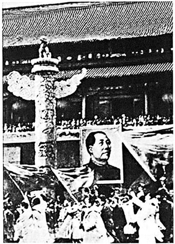 　第四幅畫像懸掛時(shí)間：1950年“五一”國(guó)際勞動(dòng)節(jié) 主筆：辛莽