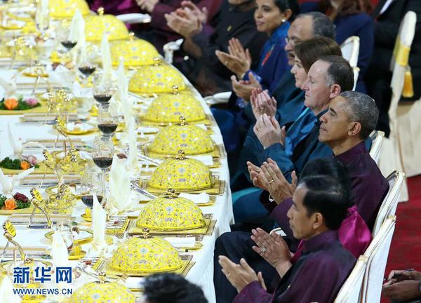 11月10日，國家主席習(xí)近平和夫人彭麗媛在北京為出席亞太經(jīng)合組織第二十二次領(lǐng)導(dǎo)人非正式會議的各經(jīng)濟(jì)體領(lǐng)導(dǎo)人及配偶舉行歡迎晚宴。這是晚宴現(xiàn)場。 新華社記者龐興雷攝