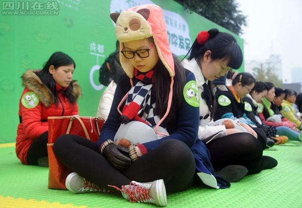 11月18日，首屆全國(guó)“發(fā)呆大賽”首站在成都寬窄巷子舉行。1