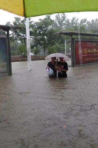 圖為暴雨中的南京。4