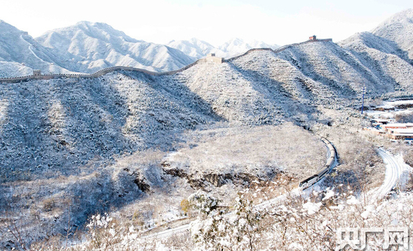 　雪后居庸關(guān)美景。