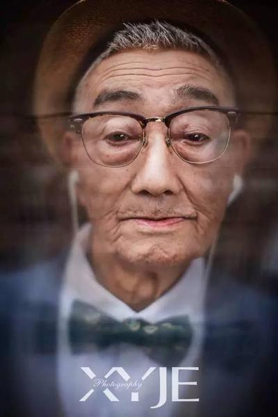 酷斃了！孫子給85歲爺爺拍了一組街拍照