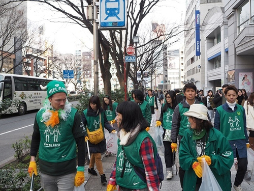 日本人難忍巴黎臟亂差 組團打掃衛(wèi)生