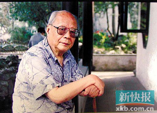 簡介 王季遷(1907-2003) 又名王己千。由于嫌“季遷”筆劃太多,改為“己千”,取“人十之,己千之”之意。他稱:“別人學十次就會的東西,我要學一千次,因我的天分沒有別人高”。1907年生于蘇州,早年師從收藏家兼畫家吳湖帆,晚年定居美國。他的藏品涵蓋宋、元、明、清歷代珍品。晚年,王季遷將大量藏畫賣給美國紐約大都會博物館,由此毀譽不一。