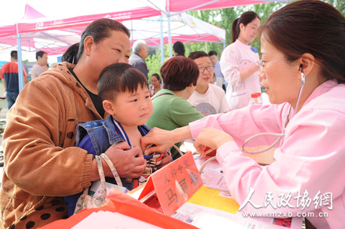 河南省沁陽(yáng)市政協(xié)開展“四下鄉(xiāng)”活動(dòng)