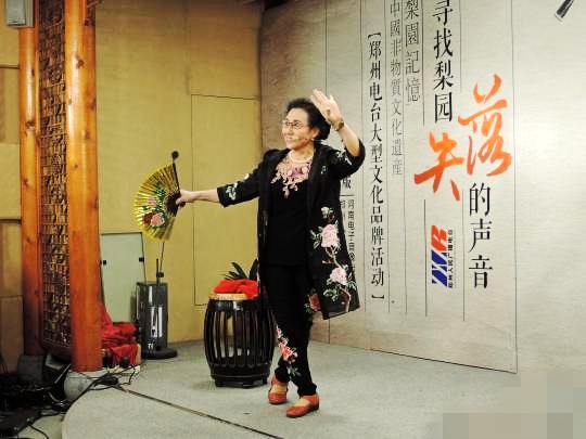 盡管已經(jīng)78歲，舞臺上的李素芹唱功、表演不減當年?！№n章云 攝