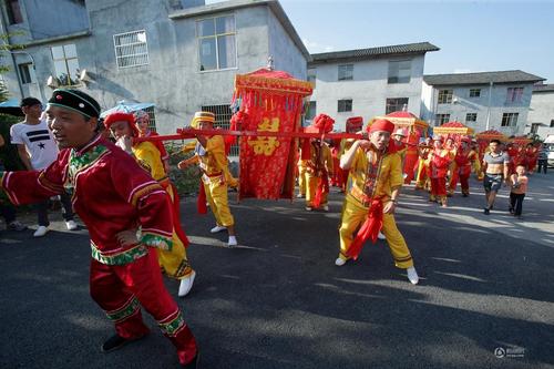 女兒會分為對歌相親、考驗定親、拔河爭親、拜堂成親四部分。