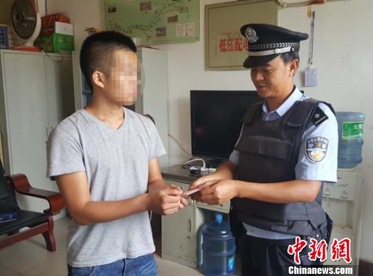 廣西小伙打工被騙云南鐵警救助回家