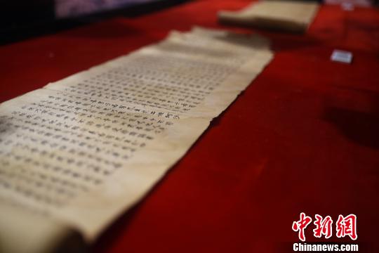 兩件華東師范大學(xué)圖書(shū)館館藏敦煌卷子珍品首次公開(kāi)展出?！≤窡睢z