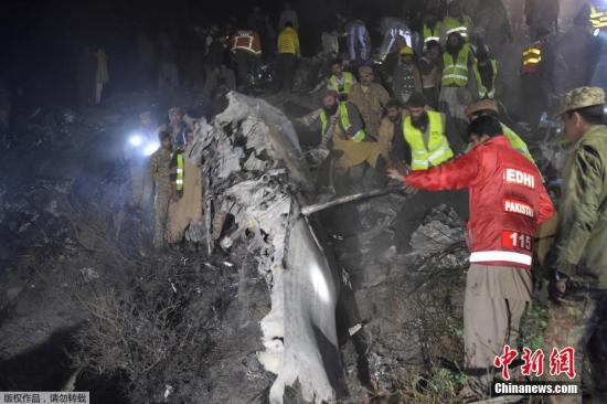 巴基斯坦民航局證實，巴基斯坦國際航空公司一架客機當?shù)貢r間12月7日下午在該國北部赫韋利揚地區(qū)墜毀。