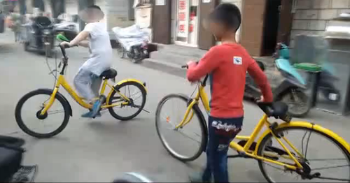 厲害了！小學(xué)生5秒破解小黃車密碼 驚呆路人