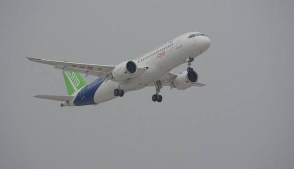 C919機(jī)長(zhǎng)揭秘首飛：飛行過程中全程背著救生衣