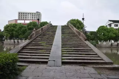 杭州百年古橋因暴雨坍塌 網(wǎng)友:心痛 承載太多記憶