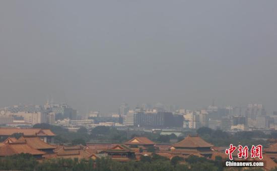 7月13日，高溫、高濕度空氣籠罩下的北京城區(qū)依舊處在高溫黃色預(yù)警中，當(dāng)日預(yù)報(bào)最高氣溫為36℃。 <a target='_blank' href='http://www.chinanews.com/'>中新社</a>記者 楊可佳 攝