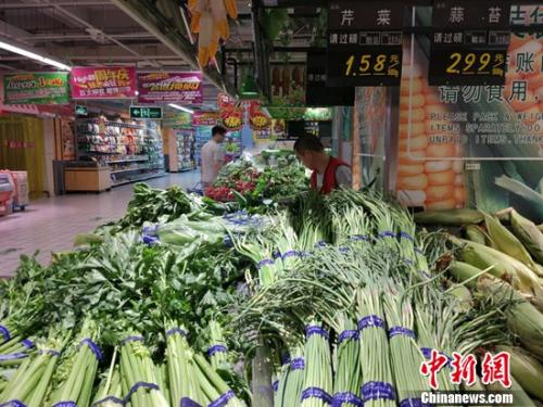 市民在超市購物。<a target='_blank' href='http://www.chinanews.com/' >中新網(wǎng)</a>記者 李金磊 攝