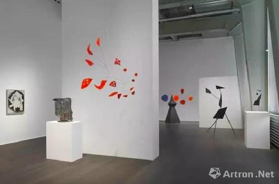 豪瑟沃斯蘇黎世展覽‘亞歷山大·考爾德 / 大衛(wèi)·史密斯’（Alexander Calder / David Smith）現(xiàn)場圖。? 考爾德基金會，紐約 / 2017 ProLitteris，蘇黎世，大衛(wèi)·史密斯藝術(shù)資產(chǎn)，圖片：大衛(wèi)·史密斯藝術(shù)資產(chǎn)，考爾德基金會，豪瑟沃斯