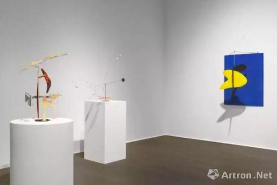 豪瑟沃斯蘇黎世展覽‘亞歷山大·考爾德 / 大衛(wèi)·史密斯’（Alexander Calder / David Smith）現(xiàn)場圖。? 考爾德基金會，紐約 / 2017 ProLitteris，蘇黎世，大衛(wèi)·史密斯藝術(shù)資產(chǎn)，圖片：大衛(wèi)·史密斯藝術(shù)資產(chǎn)，考爾德基金會，豪瑟沃斯