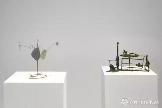 豪瑟沃斯蘇黎世展覽‘亞歷山大·考爾德 / 大衛(wèi)·史密斯’（Alexander Calder / David Smith）現(xiàn)場圖。? 考爾德基金會，紐約 / 2017 ProLitteris，蘇黎世，大衛(wèi)·史密斯藝術(shù)資產(chǎn)，圖片：大衛(wèi)·史密斯藝術(shù)資產(chǎn)，考爾德基金會，豪瑟沃斯