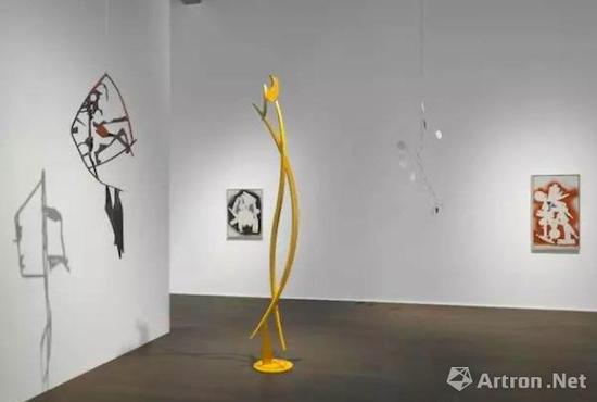 豪瑟沃斯蘇黎世展覽‘亞歷山大·考爾德 / 大衛(wèi)·史密斯’（Alexander Calder / David Smith）現(xiàn)場圖。? 考爾德基金會，紐約 / 2017 ProLitteris，蘇黎世，大衛(wèi)·史密斯藝術(shù)資產(chǎn)，圖片：大衛(wèi)·史密斯藝術(shù)資產(chǎn)，考爾德基金會，豪瑟沃斯