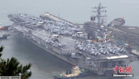 資料圖：美國尼米茲級核動力航空母艦“羅納德-里根號”(CVN-76)駛?cè)腠n國海軍釜山基地。