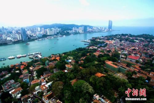 資料圖：廈門，別稱鷺島，福建省省轄市，東南沿海重要的港口及風(fēng)景旅游城市。廈門還是中國最早設(shè)立的經(jīng)濟(jì)特區(qū)之一。王東明 攝