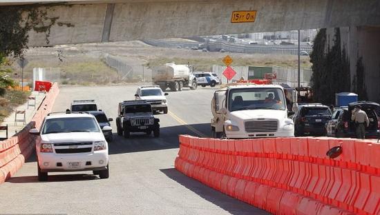 美墨邊境建樣板墻:8堵墻每個寬9米 30天內(nèi)完工