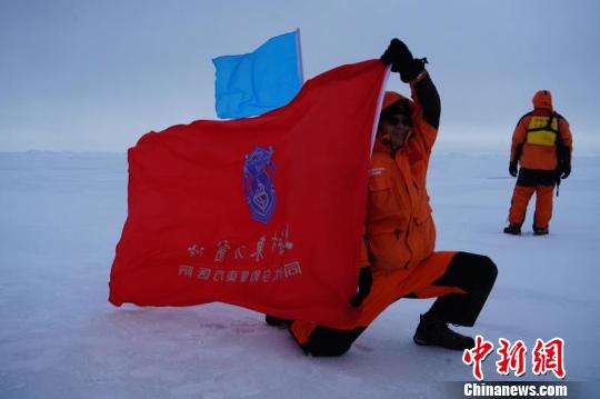 此前，東方醫(yī)院中國國際應(yīng)急醫(yī)療隊(上海)已先后派出兩位醫(yī)生四次跟隨“雪龍?zhí)枴背稣髂?、北極。供圖