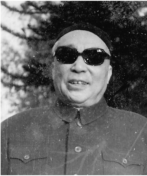 謝稚柳（1910－1997年）原名稚，字稚柳，后以字行。晚號(hào)壯暮翁，齋名魚(yú)飲溪堂、杜齋、煙江樓、苦篁齋等。