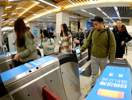 西安地鐵實現(xiàn)手機(jī)掃碼過閘乘車