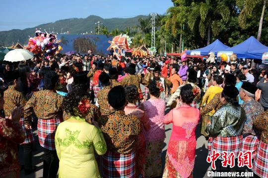 中國僑網(wǎng)12月30日，第五屆東南亞風(fēng)味美食展銷活動(dòng)在常山東南亞風(fēng)情美食一條街舉辦。　張金川　攝