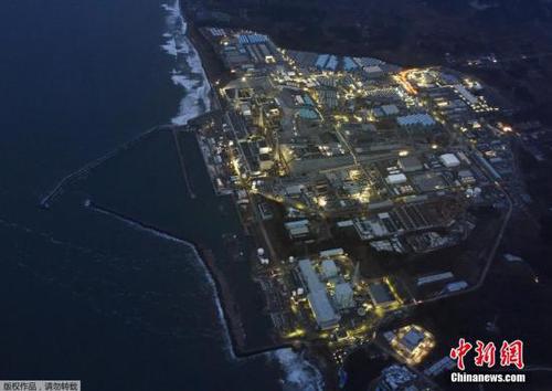 資料圖：3016年3月10日，“3?11”大地震5周年紀(jì)念日的前一天，福島第一核電站在黃昏中停運(yùn)亮燈的場景。