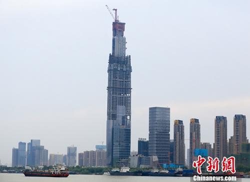 資料圖：正在建設中的武漢綠地中心。<a target='_blank' href='http://www.chinanews.com/'>中新社</a>記者 張暢 攝