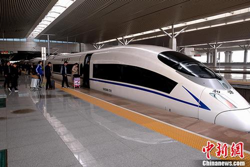 資料圖：旅客準備乘坐高鐵出行。 <a target='_blank' href='http://www.chinanews.com/'>中新社</a>記者 王中舉 攝