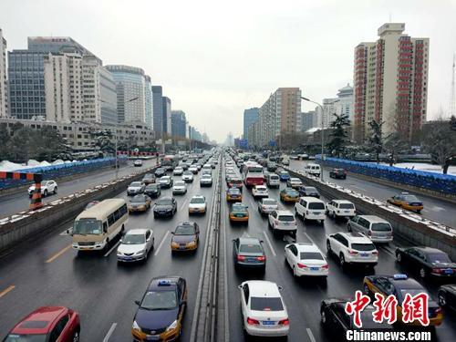 圖為北京街頭的車輛。<a target='_blank' href='http://www.chinanews.com/' >中新網(wǎng)</a>記者 李金磊 攝