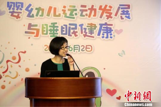 一婦嬰婦幼保健部主任花靜表示，幼兒期和學齡前階段是視覺和大腦發(fā)育的關(guān)鍵時期和可塑階段?！≤窡?攝