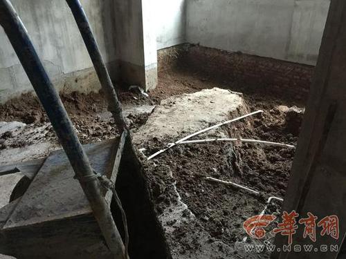 小區(qū)一樓住戶為建復(fù)式向下挖 物業(yè):不要緊可以挖