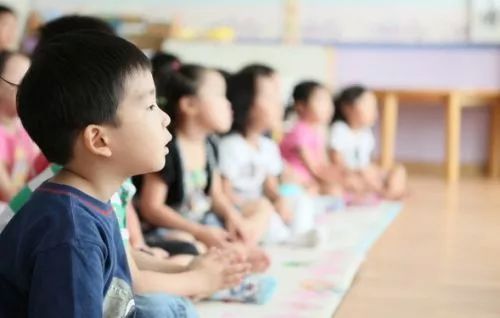 教育部出手將整治幼兒園小學化 網(wǎng)友們卻吵翻了