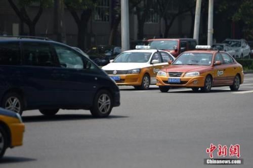 資料圖：在路上行駛的出租車。<a target='_blank' href='http://www.chinanews.com/' >中新網(wǎng)</a>記者 金碩 攝