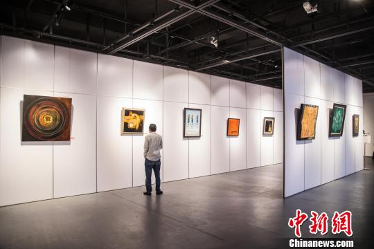 紀(jì)念改革開(kāi)放四十周年——漆彩盛世漆藝作品邀請(qǐng)展在福建省海絲藝術(shù)館開(kāi)幕?！±钅宪帯z