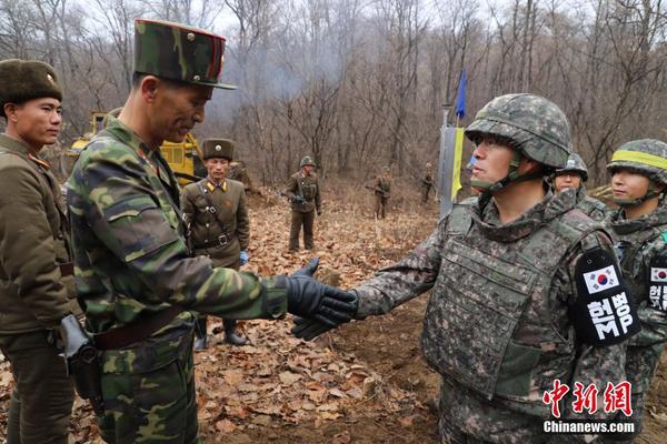 韓國國防部11月22日稱，為支持韓朝陣亡軍人遺骸共同挖掘工作等，雙方在非軍事區(qū)內(nèi)鐵原郡地區(qū)實現(xiàn)道路連通。 韓國國防部供圖2