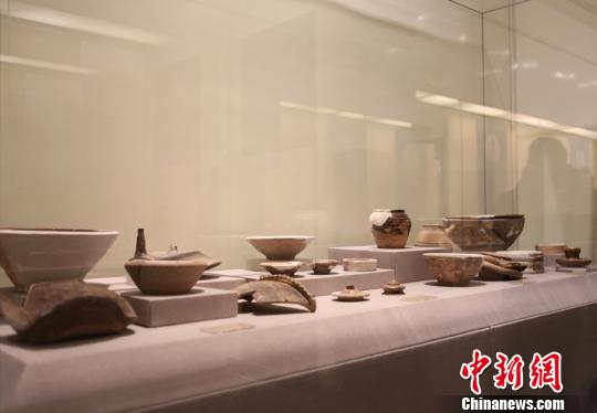 “樂土瓷韻”福建將樂窯文物展在北京大學(xué)賽克勒考古與藝術(shù)博物館舉辦，將持續(xù)至3月31日?！≈鬓k方供圖 攝