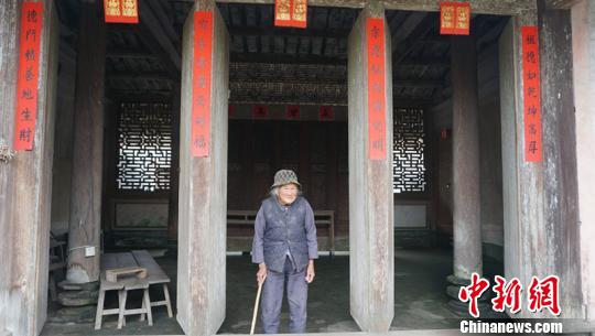 侯家大院90歲的吳桂蘭奶奶。　符宇群 攝