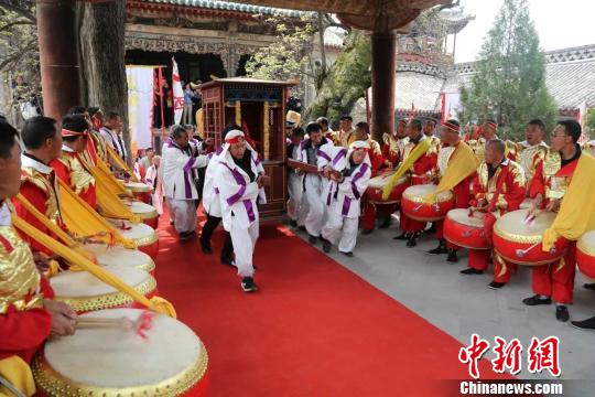 展示蒲縣民俗文化魅力的一道亮麗風(fēng)景?！∪嘻惸?攝