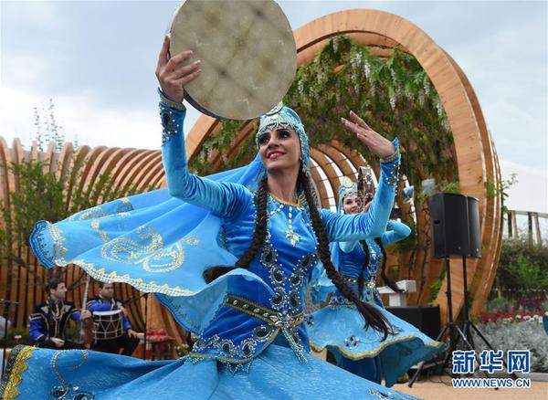 5月26日，演員在“阿塞拜疆國家日”活動中表演。 當日，2019年中國北京世界園藝博覽會“阿塞拜疆國家日”活動在北京世園會園區(qū)舉行。 新華社發(fā)（任超攝）